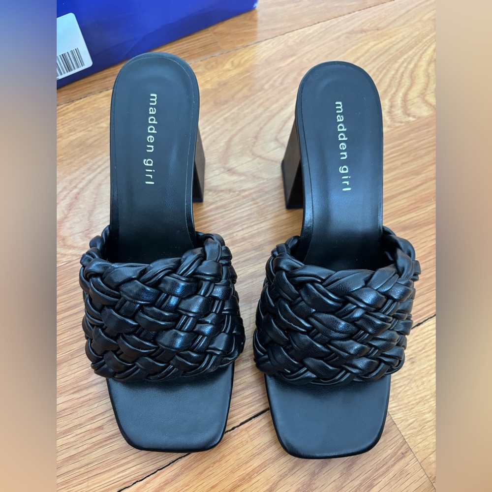 New in Box Madden Girl Black Woven Heel